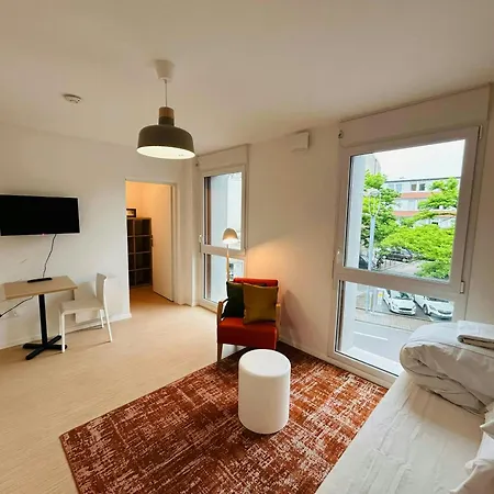 We Live In R - 204 * Reims