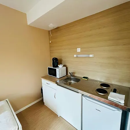 We Live In R - 204 *